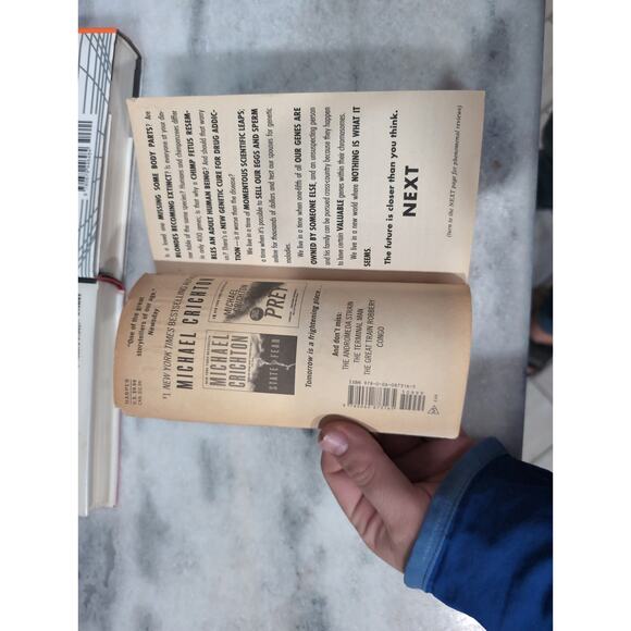 Michael Crichton Standalone‎ Novels: Next, Airframe & Disclosure (2 HC, 1 PB) - Picture 4 of 11